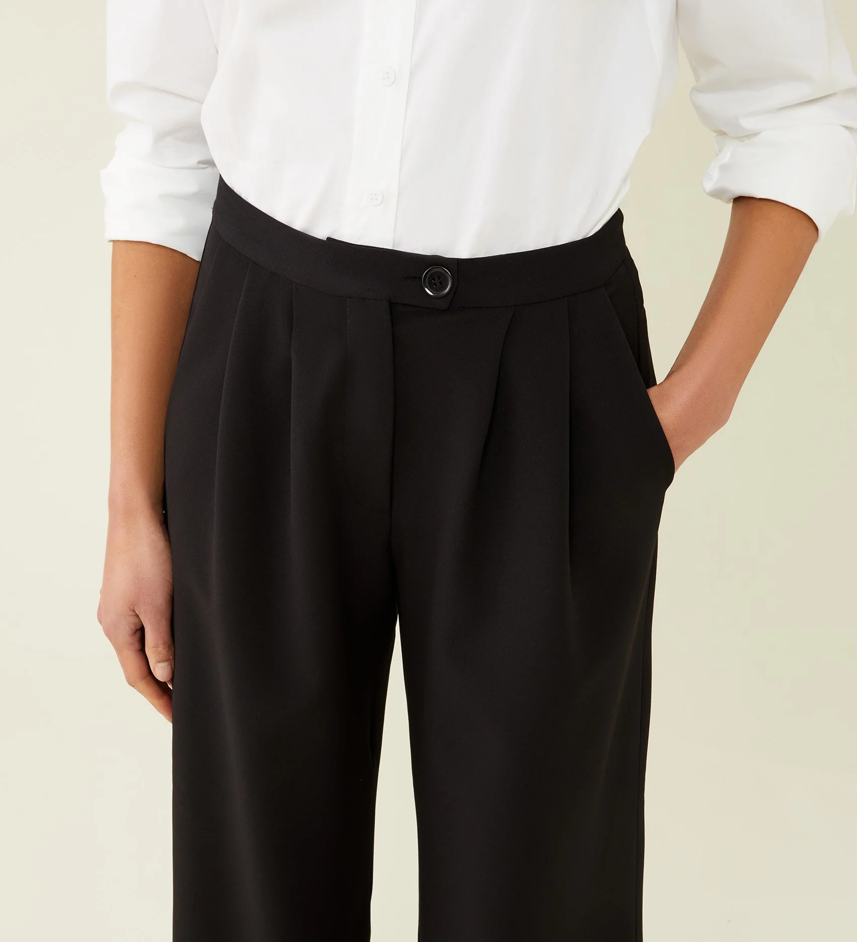 Jeanne Black Trousers - Image 3