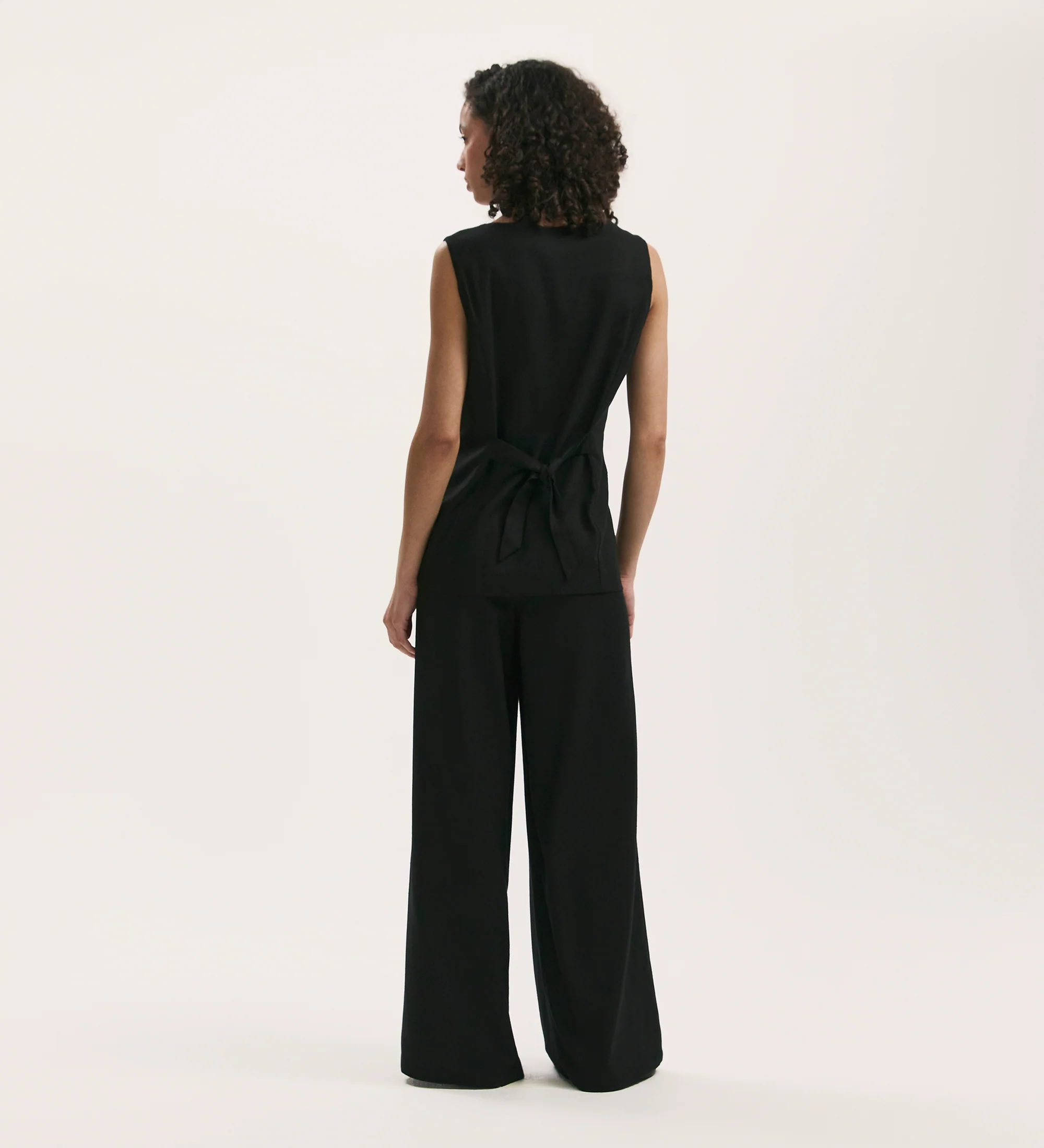 Vanetia Black Linen Blend Waistcoat - Image 4